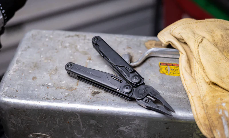 LEATHERMAN - SURGE | 21 PIECE MULTI TOOL | BLACK W/MOLLE SHEATH - Image 2