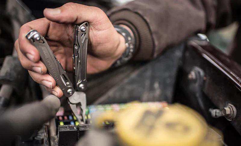LEATHERMAN - WINGMAN | MULTI TOOL | S/STEEL W/ NYLON BUTTON SHEATH - Image 3