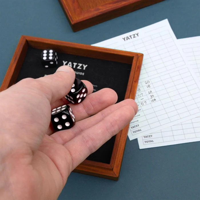 LUCKIES - IRON & GLORY | YATZY DELUXE DICE GAME - Image 3