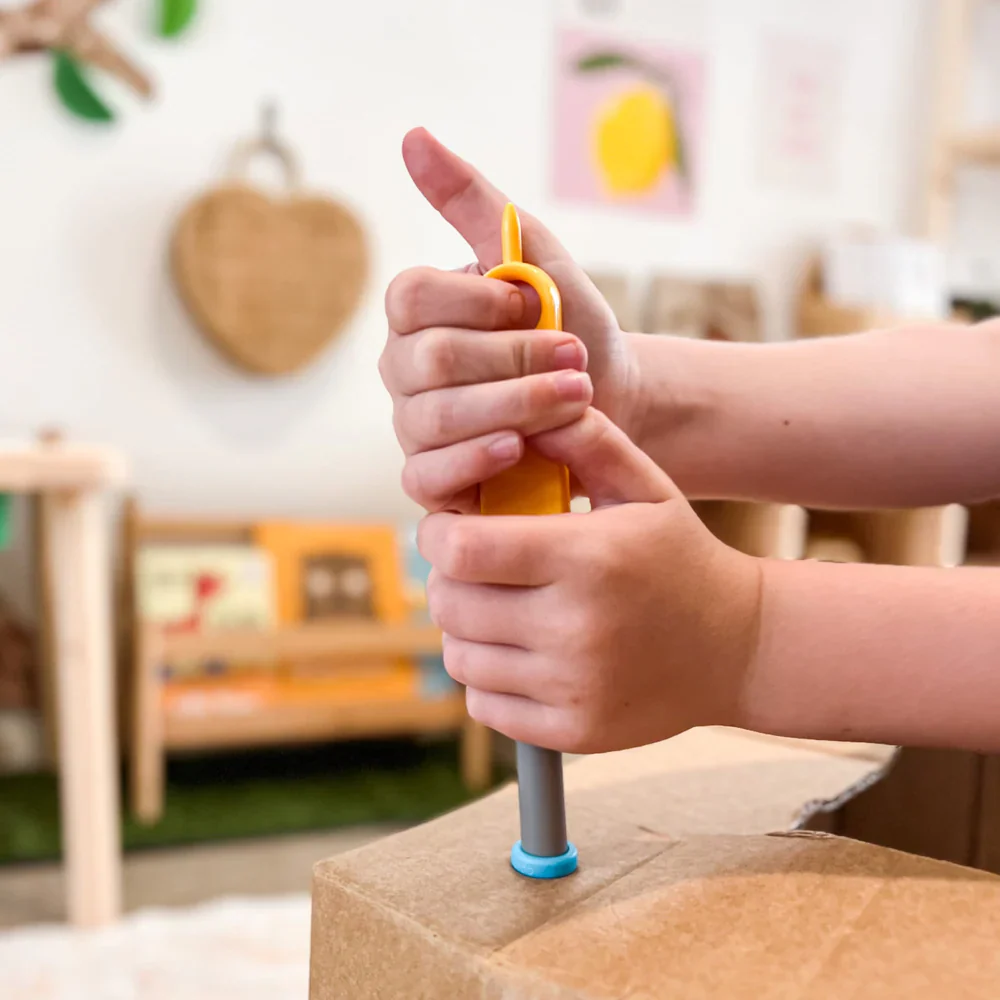MAKEDO - UPCYCLED CARDBOARD CONSTRUCTION TOOL | SCRU-DRIVER - Image 4
