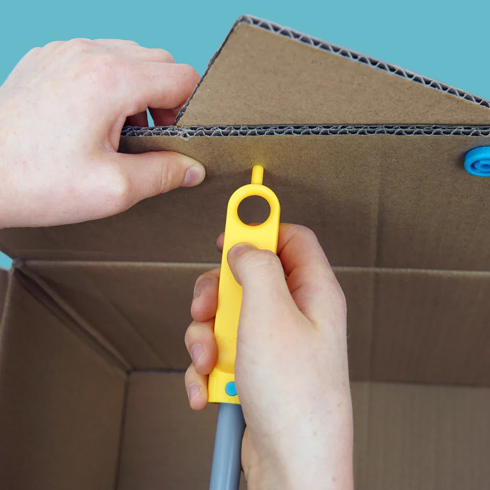 MAKEDO - UPCYCLED CARDBOARD CONSTRUCTION TOOL | SCRU-DRIVER - Image 5