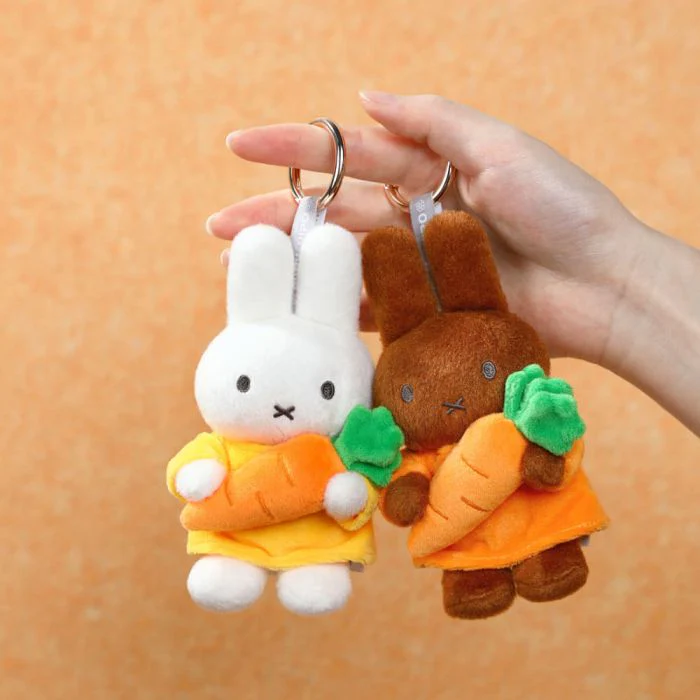 MIFFY - KEYRING: MELANIE WITH CARROT - Image 3