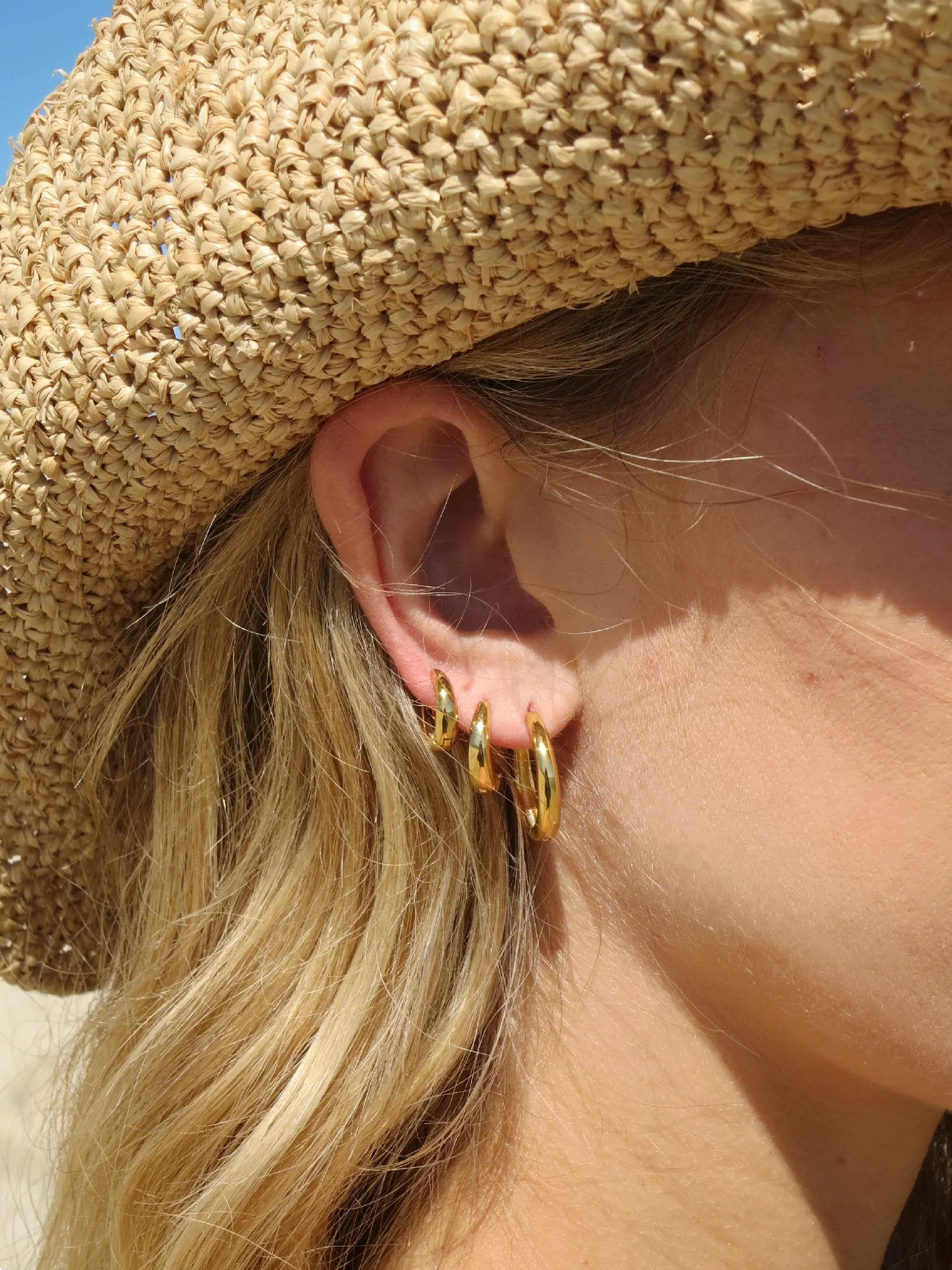 MTL - ISLAND GLOW | HOOPS IN 18K GOLD | SMALL - Image 5
