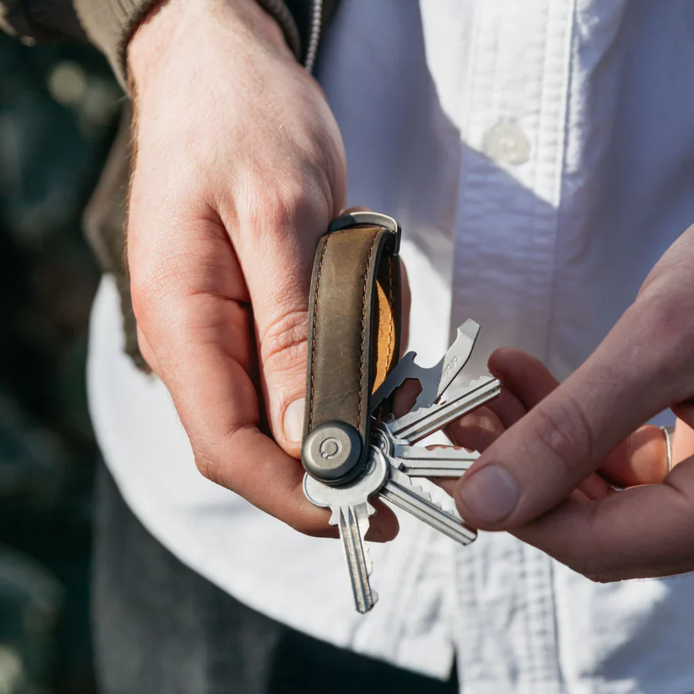 ORBITKEY - KEY ORGANISER | CRAZY HORSE | OAK BROWN WITH BROWN STITCHING - Image 3