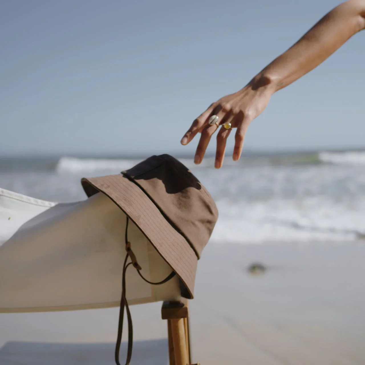 WILL + BEAR - LITTLE BILLIE | REMOVABLE STRING BUCKET HAT - Image 3